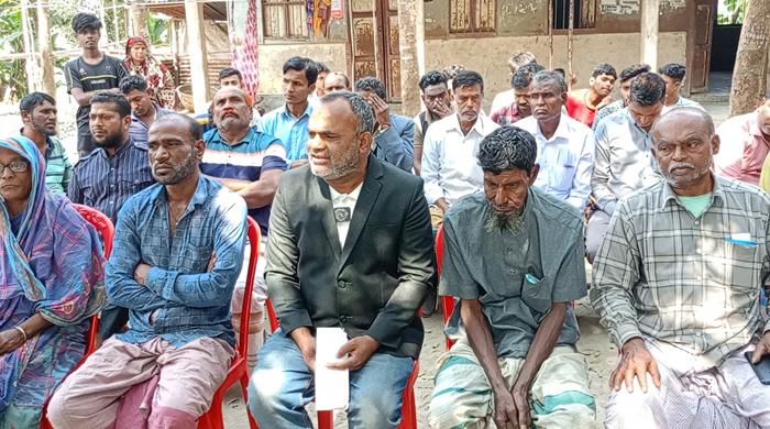 গোয়ালন্দে আশ্রয় কেন্দ্রের গাছ বেচাকেনার বিষয়ে বিএনপি নেতার সংবাদ সম্মেলন